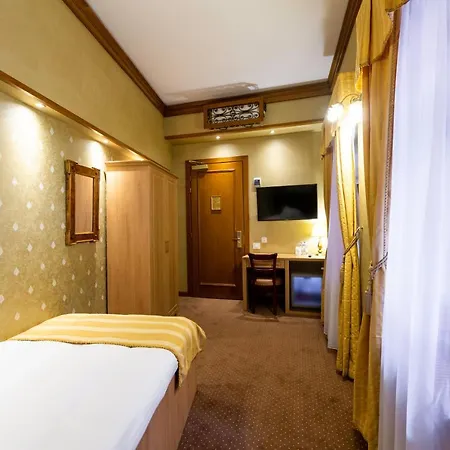 Hotell Am Ring 3*