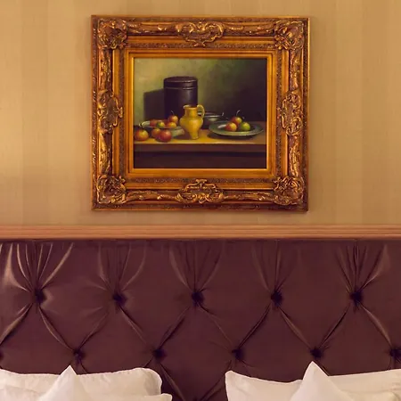 Hotel Am Ring 3*